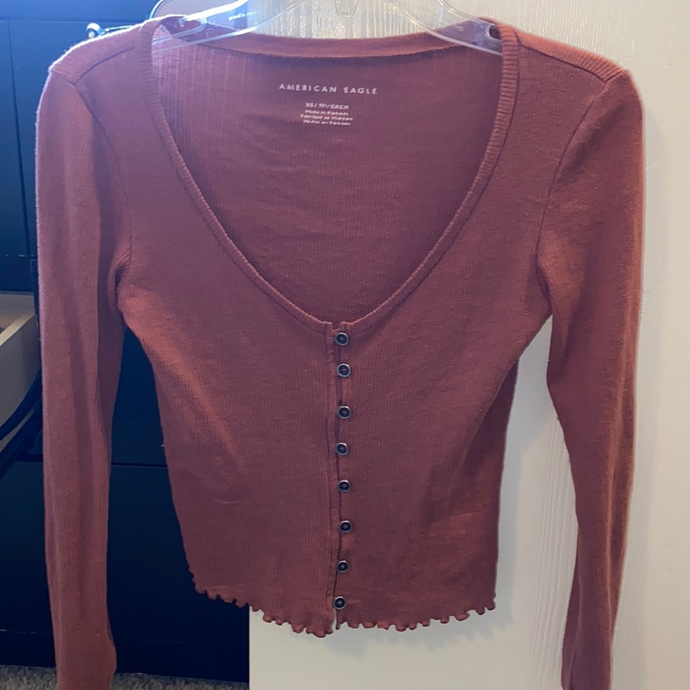 Button top u neck auburn color